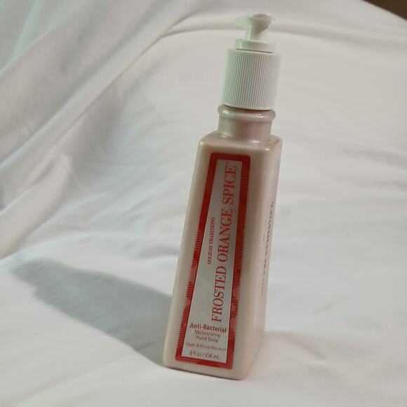 Bath & Body Works Frosted Orange Spice Holiday Traditions Moisturizing Hand Soap - Picture 2 of 10